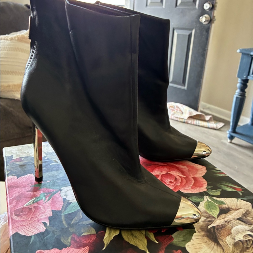 Heels - Picture 3 of 4